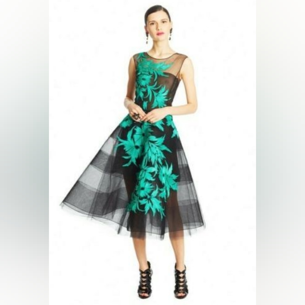 AVAILABLE♧$7,000 OSCAR DE LA RENTA BLACK SILK FLORAL EMBR RUNW GOWN 10